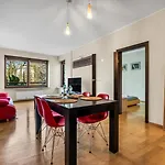 Metro Raclawicka Red Apartment